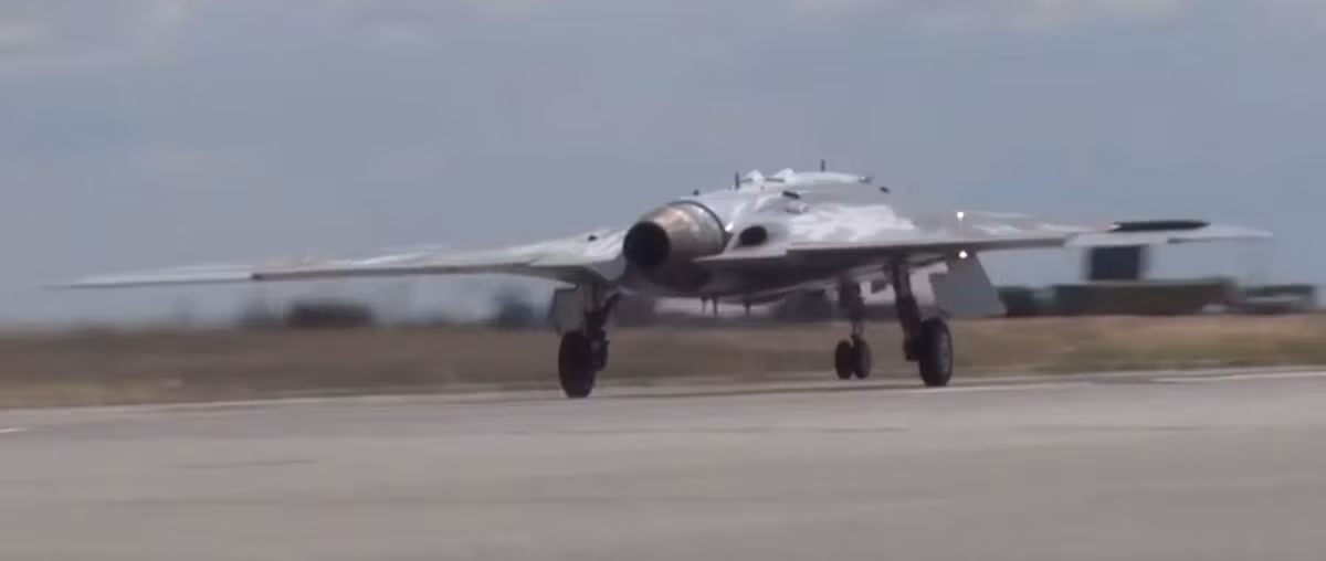 S-70 là một loại UCAV sử dụng động cơ phản lực, đã bay thử thành công lần đầu tiên vào tháng 8/2019. S-70 có thể bay ở tốc độ cận âm và sử dụng thiết kế kiểu cánh bay với hiệu suất tàng hình nhất định.