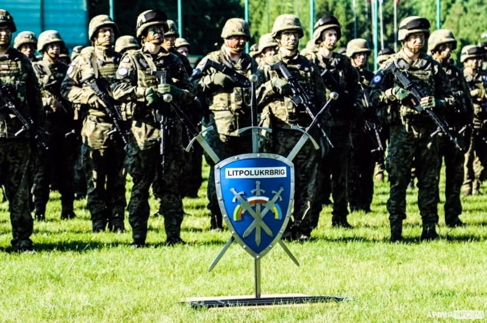"Chúng tôi không chịu trách nhiệm tuyển dụng, nhưng số lượng người đến từ phía Ukraine (tham gia quân đoàn) quá ít. Những kỳ vọng ban đầu rất lớn, với mục tiêu đặt ra là lập lữ đoàn vài nghìn người. Tuy nhiên điều này đã không xảy ra", Bộ trưởng Kosiniak-Kamysz cho biết.