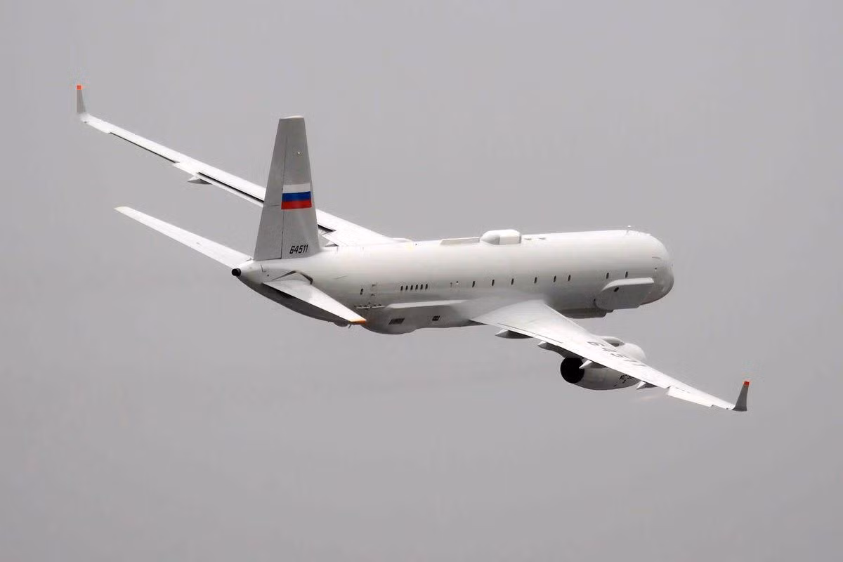Nếu Tu-214R hoạt động, nó sẽ ngay lập tức phát hiện sự di chuyển của tất cả các lực lượng tiếp viện, được đưa đến mặt trận của Ukraine. Ngoài ra, Tu-214R sẽ xác định được vị trí phóng tên lửa HIMARS và các hệ thống vũ khí tầm xa khác, hiện có trong Quân đội Ukraine. 