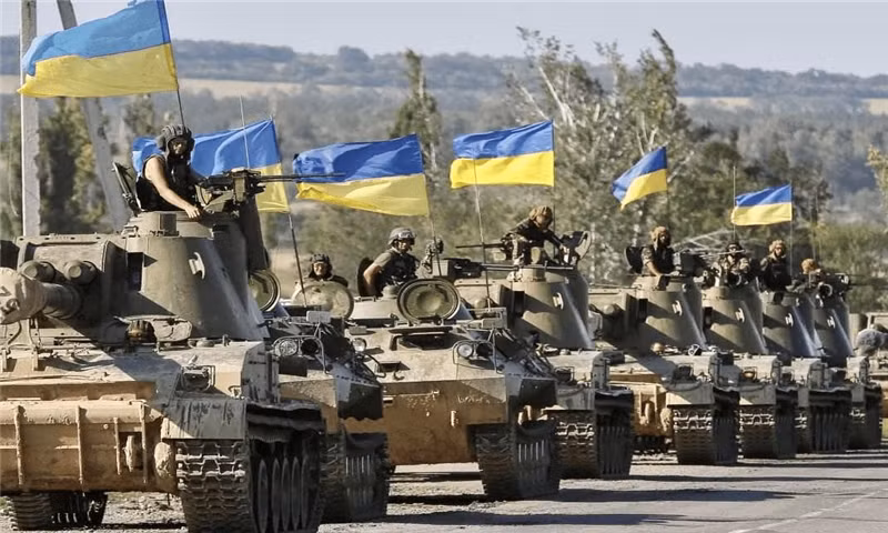 Trong khi đó, tuyên bố phản công tại khu vực Kherson của Ukraine tiếp tục gây sự hoài nghi, khi Kiev tuyên bố mở chiến dịch phản công lớn ở Kherson suốt nhiều tháng qua, nhưng chưa có động thái tiến quân nào trên thực địa.
