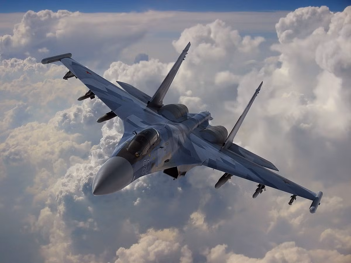 Su-35S là máy bay chiến đấu có khả năng nhất của Không quân Nga trong không chiến hiện nay; khác với Su-57, loại máy bay chiến đấu tàng hình này, chưa được triển khai ở cấp độ phi đội, mặc dù theo thông tin, đã có những hoạt động hạn chế ở Ukraine.