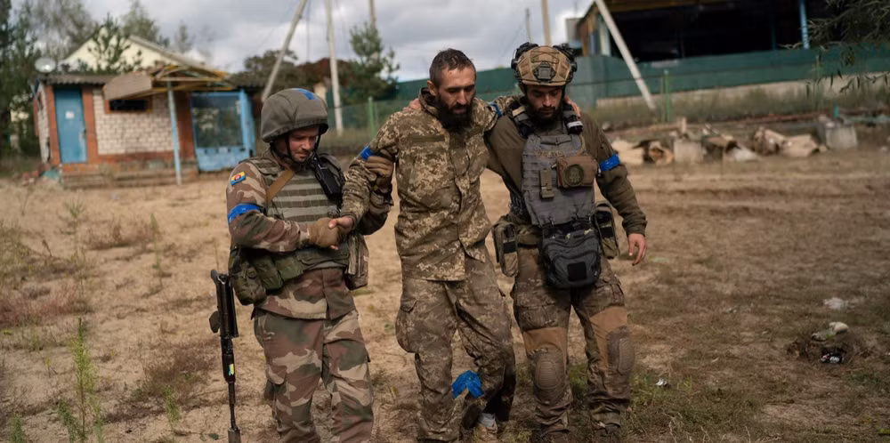 Cùng với lực lượng dân quân Donetsk, sức mạnh và hỏa lực của Quân đội Nga trên hướng này vượt xa Quân đội Ukraine. Lữ đoàn bộ binh cơ giới 72 của Quân đội Ukraine, đảm nhiệm phòng thủ Ugledar, đã chịu thương vong hơn 3.000 người, tương đương với việc “thay máu” cho toàn bộ lữ đoàn.