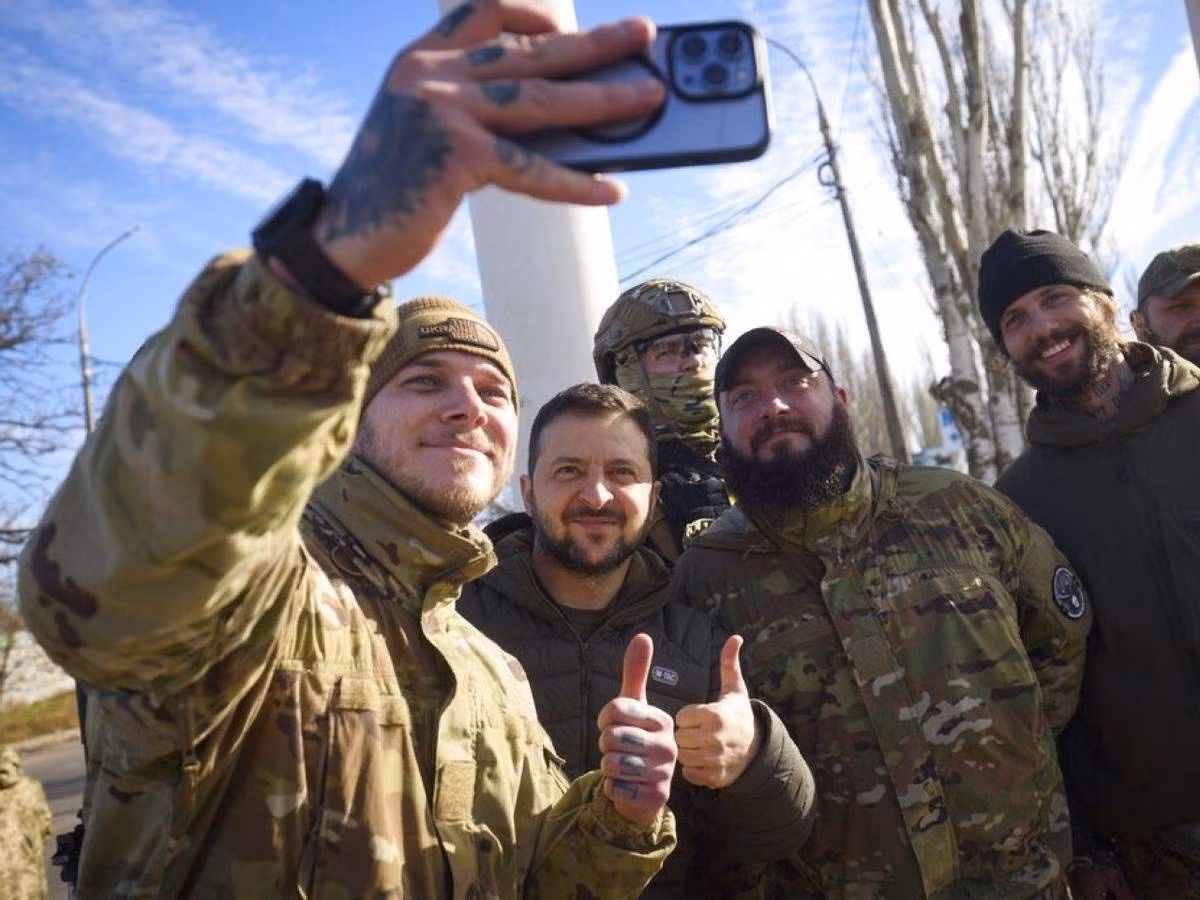 Chien truong Donbass ruc lua, Nga va Ukraine vao the giang co-Hinh-3