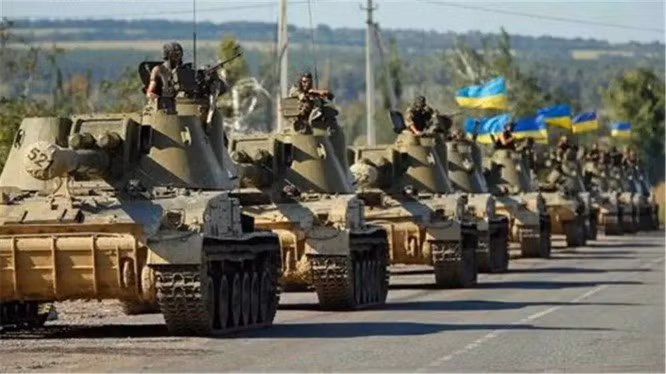 Theo thông tin được cung cấp bởi Phái đoàn giám sát đặc biệt của OSCE, Quân đội Ukraine đã làm gấp một bến vượt bằng bê tông qua sông Kalmius và đang tích cực vận chuyển thiết bị quân sự đến làng Staromaryevka, thuộc phần lãnh thổ DPR, do phía Ukraine chiếm được từ ngày 26/10 vừa qua.