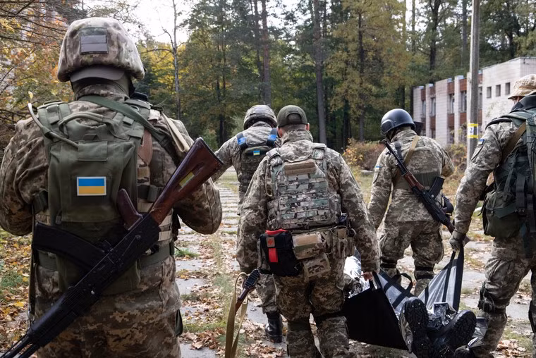 Viện ISW dẫn lời một sĩ quan Ukraine yêu cầu giấu tên cho biết, quân Nga đã chiếm lại cứ điểm trên từ tay quân đội Ukraine chỉ bằng một đòn phản công. Trong khi đó, để chiếm được khu vực này, các đơn vị Ukraine phải mất cả tháng trời tiến công với rất nhiều thiệt hại.