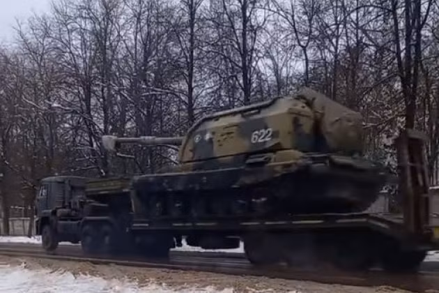Trong bối cảnh căng thẳng ở biên giới giữa Nga và Ukraine, qua ảnh vệ tinh, đã phát hiện ra những doanh trại mới gần biên giới Ukraine, được tập trung với số lượng lớn vũ khí trang bị của Quân đội Nga.