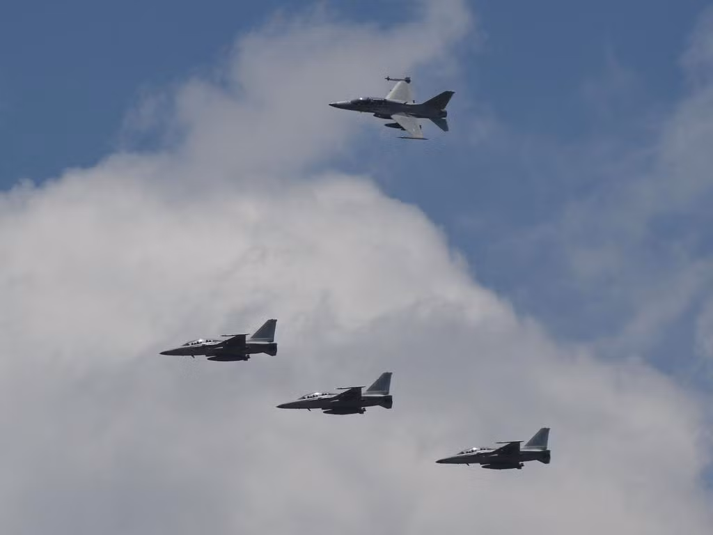 Ngoại trưởng Lavrov: Phương Tây đang “đùa với lửa” khi cấp F-16 cho Ukraine - Hình 2 Ngoai truong Lavrov: Phuong Tay dang “dua voi lua” khi cap F-16 cho Ukraine-Hinh-2