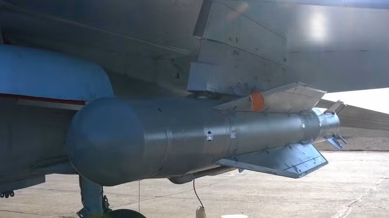 Khu vực công sự kiên cố vùng cao phía nam Avadiivka (nằm ở phía đông Severne), để cho nổ tung các hầm trú ẩn dưới lòng đất của quân đội Ukraine, Không quân Nga đã sử dụng bom lượn có điều khiển hạng nặng 1.500 kg.