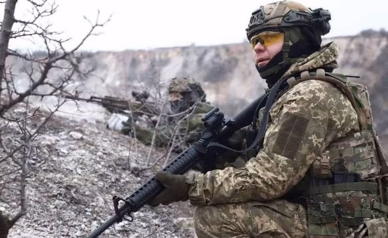 Bộ Tổng tham mưu Quân đội Ukraine đang cố gắng hết sức để cứu các đơn vị chiến đấu tinh nhuệ, trong bối cảnh tổn thất khủng khiếp trên tất cả các mặt trận; nên họ có thể tiếp tục phòng thủ không cân sức ở làng Sjeverne, cũng như trên các cánh đồng giữa làng Sjeverne và Lastochkino. 