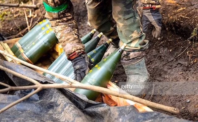 Sau hơn một năm tham chiến, Quân đội Ukraine đã tiêu hao rất nhiều vũ khí, khí tài. Nếu Quân đội Ukraine mở một cuộc tấn công quy mô lớn, sẽ khiến họ phải chuẩn bị binh lực quá nhiều và sức chịu đựng không đủ; khi hiện nay vũ khí hoàn toàn phụ thuộc vào viện trợ của phương Tây. 