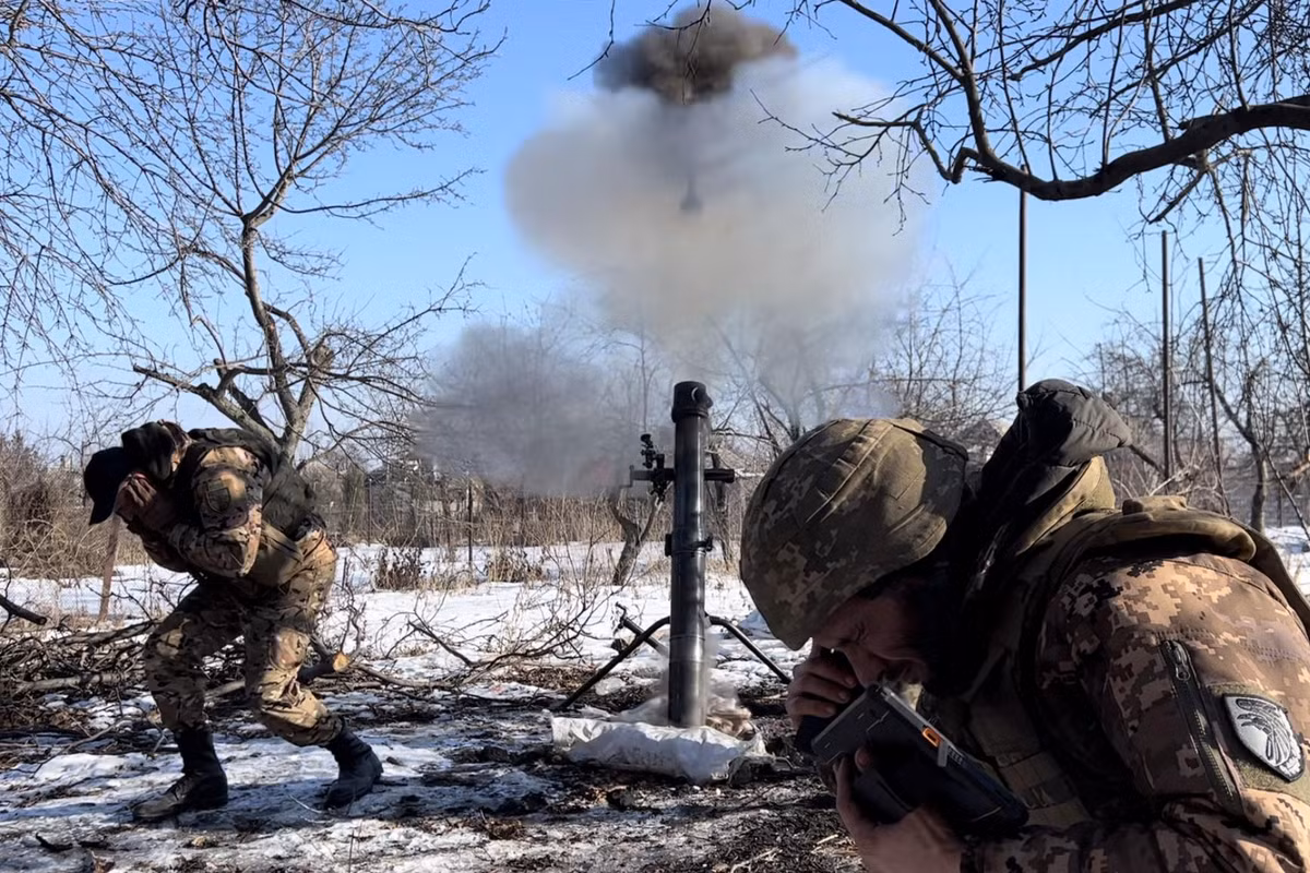 Ngoài ra, nhiều đơn vị của Quân đội Ukraine ở vùng ngoại ô Bakhmut như Grigorovka, Kalinovka và Orekhovo-Vasilevka đã phải hứng chịu thương vong do “hỏa lực thân thiện” của chính “quân ta”.