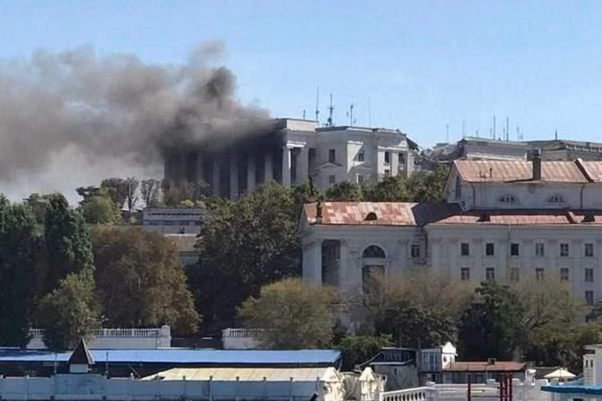 Mặc dù Nga tuyên bố hệ thống phòng không tại Crimea đã bắn hạ tổng cộng 5 tên lửa củ Ukraine, nhưng có tin đồn cho rằng, chỉ huy Hạm đội Biển Đen không rõ tình trạng về cuộc tấn công này.