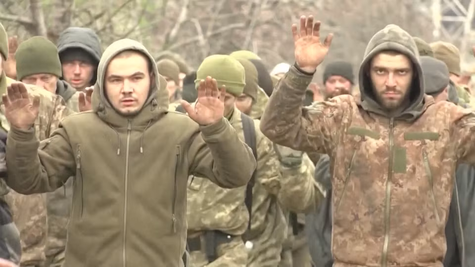 Trước khả năng tấn công rất mạnh của quân Nga, Quân đội Ukraine tại Mariupol bị thiệt hại nặng và buộc họ phải ra hàng. Tính đến thời điểm hiện tại, Lữ đoàn 36 của Thủy quân lục chiến Ukraine đã đầu hàng 1.026 người, trong đó có 162 sĩ quan.