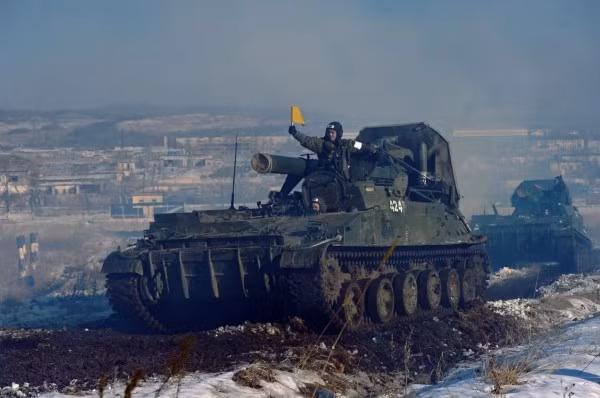 Mariupol là một “khúc xương” cứng trong chiến dịch quân sự đặc biệt của Nga; tham gia đánh chiếm thành phố có lực lượng của Quân đội Nga, dân quân Donetsk và đặc nhiệm Chechnya. Trong quá trình chiến đấu, quân Nga được hỗ trợ tin tức tình báo và hỏa lực hạng nặng.