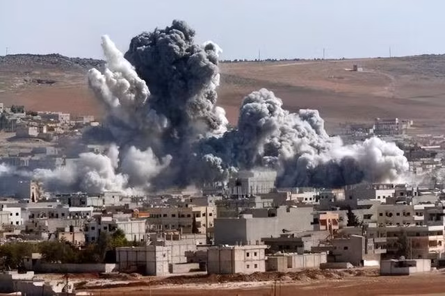 Trong số đó, điển hình nhất là cuộc chiến tái chiếm Mosul nổ ra ở Iraq. Tháng 10/2016, nhằm giành lại thành phố Mosul bị “Nhà nước Hồi giáo IS” chiếm đóng, Chính phủ Iraq với sự hỗ trợ của Mỹ đã tổ chức hơn 100.000 quân chính phủ bao vây thành phố Mosul, với hơn 4.000 tay súng IS.
