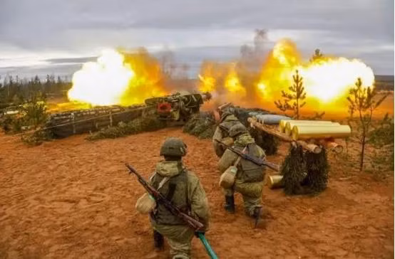 Còn Thứ trưởng Quốc phòng Ukraine Mariar cùng ngày cũng cho biết, giao tranh ở khu vực Donbas đã lên tới "cường độ cao nhất". Chính phủ Ukraine kêu gọi phương Tây cung cấp vũ khí tấn công tầm xa và hạng nặng.
