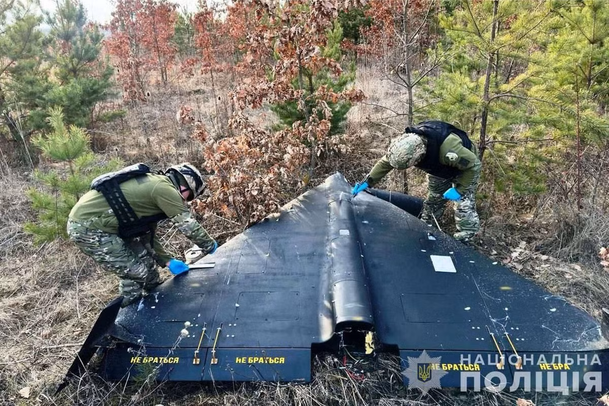 Ngoài ra, tọa độ mục tiêu được nạp vào bộ nhớ của UAV Geran-2 trước khi nó cất cánh, và nó bị xóa khỏi bộ nhớ của thiết bị, sau khi nguồn điện trên bị cắt (sau khi UAV bắn trúng mục tiêu), hoặc bị bắn rơi.