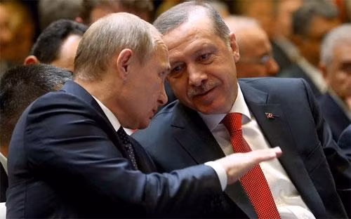Trước đây có thông tin rằng, Tổng thống Nga Putin đã đặt điều kiện với Tổng thống Thổ Nhĩ Kỳ Erdogan ngừng giao UAV TB-2 cho Ukraine, để duy trì thỏa thuận khí đốt. Do đó, rất có thể Thổ Nhĩ Kỳ sẽ không thực hiện bất kỳ đợt giao UAV TB2 mới nào cho Ukraine.