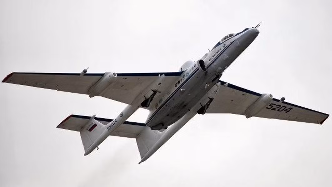 Người Anh cũng viết trong báo cáo của mình: “Có khả năng thực tế là Nga sẽ đưa máy bay M-55 hoạt động trở lại, để tăng cường khả năng trinh sát trên bầu trời Ukraine”. Đồng thời, các chuyên gia MI6 tin chắc rằng, Nga sẽ sử dụng M-55 Geophysicals cho các nhiệm vụ trinh sát từ không phận tương đối an toàn của Nga. 