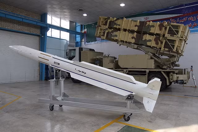 Tên lửa phòng không Navab của hải quân Iran cũng là loại tên lửa mới nhất mà Iran mới phát triển; điều quan trọng là nó cũng sử dụng phương pháp phóng thẳng đứng. Việc này cho thấy Hải quân Iran đã và đang phát triển thành công hệ thống phóng thẳng đứng trên tàu chiến.