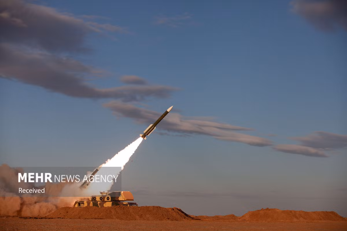 Ngày 18/10, cuộc tập trận phòng không Wilayat-1400 của Iran kéo dài gần nửa tháng cuối cùng đã kết thúc, trong cuộc tập trận này, quân đội Iran đã lần đầu sử dụng một số hệ thống tên lửa phòng không mới.