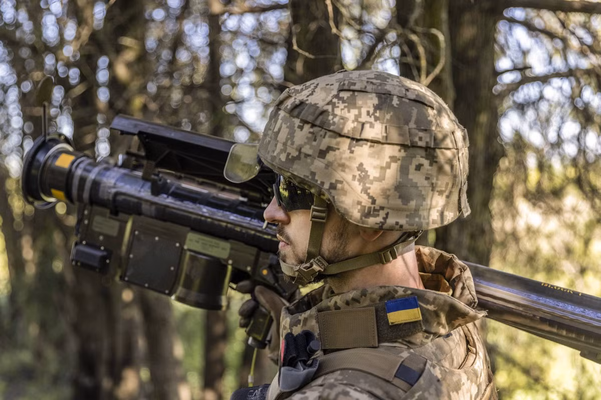 Hiện nay, lực lượng phòng không chủ lực của Ukraine, chủ yếu là tên lửa phòng không vác vai (MANPAD) như Stinge của Mỹ hay Igla có từ thời Liên Xô. Do vậy, tỷ lệ đánh chặn mục tiêu bay lên tới 85% như Kiev tuyên bố, rõ ràng là có phần rất khó tin.