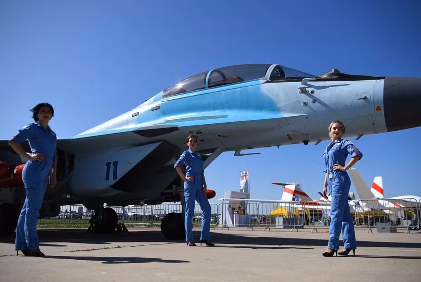 Hiện có sáu chiếc MiG-35 đã được sản xuất hàng loạt và được chuyển giao cho đội nhào lộn trên không Swifts; còn hai chiếc MiG-35 nữa được sản xuất, nhưng chúng chỉ là nguyên mẫu dùng cho nhiệm vụ thử nghiệm.