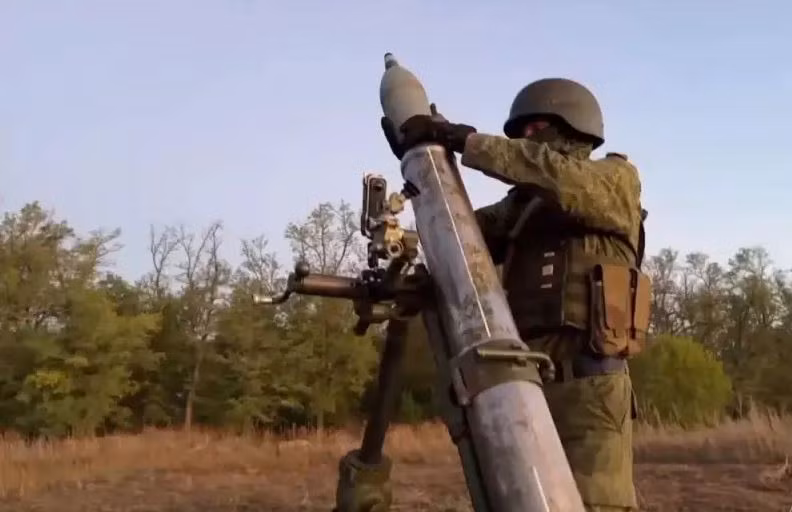 Nhưng vấn đề thực sự đối với Ukraine hiện nay không phải là việc những thành phố như Kurakhovo hay Pokrovsk có thể thất thủ, mà là điều gì sẽ xảy ra sau đó. Dư luận Ukraine lo ngại, sau khi tràn ngập hai thành phố này, quân Nga sẽ có khả năng tiến vào Dnieper và Zaporozhye.