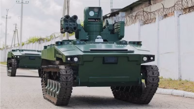 Việc Nga sử dụng robot chiến đấu không người lái để đối phó với xe tăng NATO quả thực là khả thi; dù sao, robot chiến đấu có hỏa lực mạnh hơn, nên việc lắp đặt tên lửa chống tăng hoàn toàn không phải là vấn đề.
