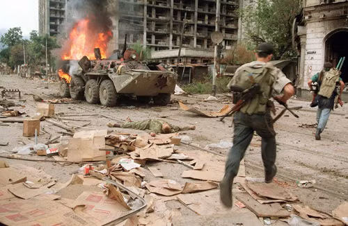 Sau khi Liên Xô tan rã, chiến tranh sắc tộc nổ ra ở Tajikistan, Trung tá Sulovkin luôn đi đầu sát cánh chiến đấu cùng các chiến sĩ. Ở Chechnya, Sulovkin, đã là một vị tướng, vẫn chiến đấu bên cạnh những người lính của mình. Thay vì tìm cách đạt được mục tiêu của mình bằng mọi giá, ông luôn đặt mạng sống của những người lính lên hàng đầu. 