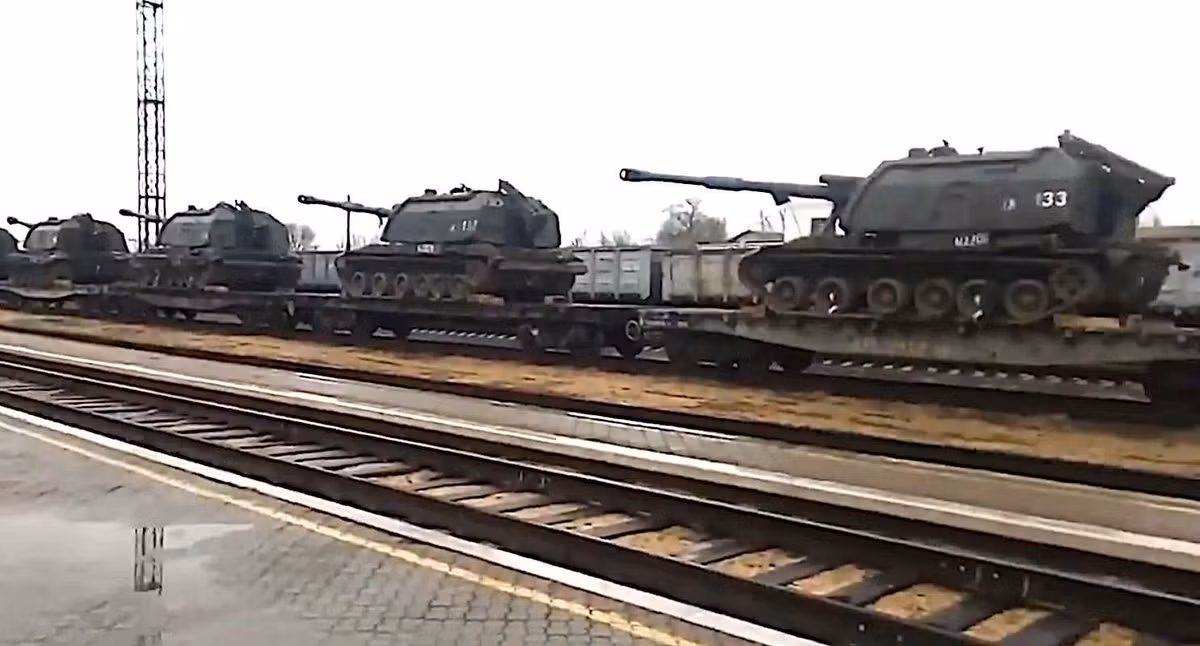 Trước đó, Quân đội Ukraine đã đưa thêm ít nhất 8 khẩu pháo tầm xa MSTA-B về phía Donbass cũng bằng đường tàu hỏa. Như vậy những vũ khí hiện đại nhất của phía Quân đội Ukraine gần như đã được tập trung về phía khu vực biên giới phía Đông.