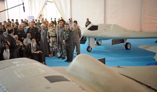Một thời gian ngắn sau khi chiếc UAV RQ-170 bị Iran bắt sống, một bản sao của nó đã xuất hiện dưới cái tên Shahed-171 Simorgh (được sản xuất với hai phiên bản trinh sát và tấn công). Và ngay sau đó, một phiên bản đơn giản hơn của Shahed Saegheh đã được chế tạo. UAV Shahed-171 Simorgh được sản xuất bởi Công ty công nghiệp máy bay Iran và bên mua chính là Lực lượng Vệ binh Cách mạng Iran (IRGC). Đại úy Macmillan viết rằng, Nga bị cáo buộc đã mua 3 loại máy bay không người lái là Shahed-129, Shahed-136 và Shahed-191 của Iran. Trong 3 loại UAV trên, Shahed-136 được gọi là loại đạn lảng vảng, quần đảo trên khu vực mục tiêu; có thời cơ là lao vào phá hủy mục tiêu. Shahed-129 và Shahed-191 là những UAV có thể thực hiện nhiệm vụ trinh sát, giám mục tiêu và tấn công mục tiêu mặt đất, nên được trang bị các loại tên lửa có tầm bắn từ 15-17km.