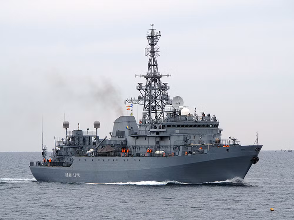 Theo thông tin của truyền thông Nga, tàu trinh sát Ivan Khurs của Nga, đã di chuyển về phía tây bắc của Biển Đen, mà không hề bị lực lượng Hải quân Ukraine cản trở.