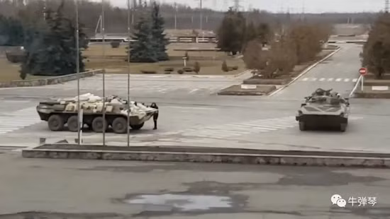 Tất nhiên, phía Ukraine cho rằng, Quân đội Nga đã bị nhiễm phóng xạ nặng nên phải rút lui chứ không phải tự nguyện; còn NATO cáo buộc Quân đội Nga không rút lui, mà là tái triển khai lực lượng.