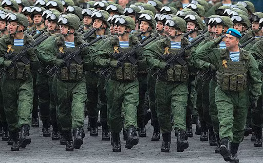 Tuy nhiên, khi dự án hiện đại hóa quân đội Nga kết thúc (hiện nay tỷ lệ vũ khí hiện đại tỷ lệ vũ khí hiện đại của quân đội Nga đã là 71,9%), thì đầu tư quốc phòng cũng sẽ giảm. Tổng thống Vladimir Putin đã cảnh báo, ngành công nghiệp vũ khí cần phải đa dạng hóa việc sản xuất vũ khí và thiết bị của họ và đẩy mạnh thị trường xuất khẩu.