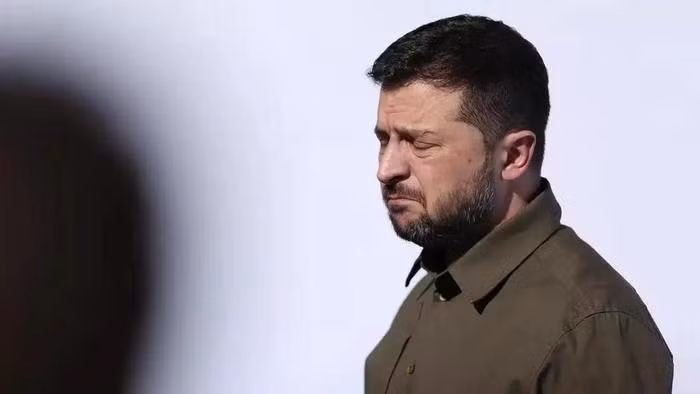 Tổng thống Ukraine Zelensky có lẽ vẫn đang cố bám vào ý tưởng sai lầm rằng, sự hiện diện của AFU trên khu vực lãnh thổ Nga sẽ giúp ông củng cố vị thế đàm phán tương lai. Nhưng có vẻ như việc giữ được ít nhất một số ngôi làng dường như đã trở thành một điều ám ảnh đối với ông.