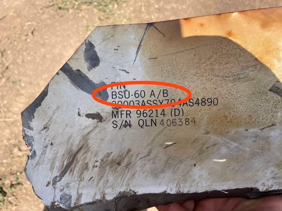 Mặc dù không nói rõ là loại tên lửa chống bức xạ nào, nhưng loại tên lửa chống bức xạ phóng từ trên không duy nhất hiện có, mà Mỹ có thể cung cấp là AGM-88 HARM. Sau đó, quân đội Nga đã thu được các mảnh vỡ tương đối hoàn chỉnh tên lửa AGM-88 vào cuối tháng 8.