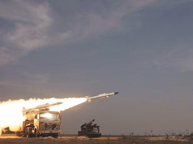 Có thông tin cho rằng, Iran đã cung cấp vũ khí và các hệ thống phòng không hiện đại cho phiến quân Houthi, giúp lực lượng này đối phó với các cuộc tấn công của liên quân do Saudi Arabia. 