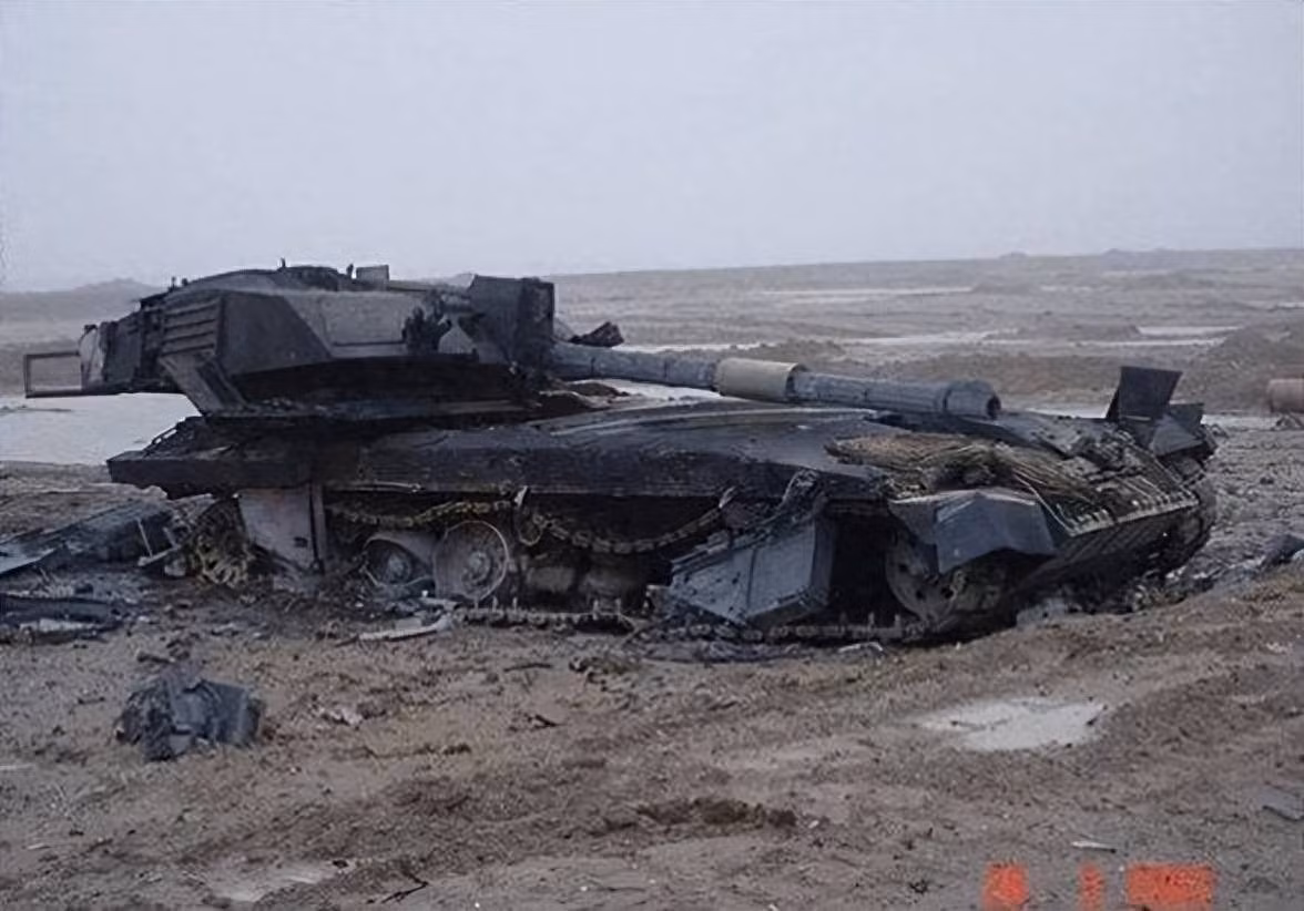 Trong cuộc xâm lược Iraq năm 2003, xe tăng Challenger-2 của Anh đã bị chính một chiếc xe tăng Challenger-2 khác bắn trúng, khiến đạn nổ và tháp pháo bị thổi bay khỏi thân xe; hai lính Anh ngồi trên xe lúc đó đã tử vong.