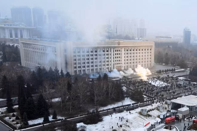 Truyền thông Nga đưa tin: “Các phần tử cực đoan ở Kazakhstan đã bị lực lượng gìn giữ hòa bình Nga và lực lượng an ninh Kazakhstan tiêu diệt, trong một nỗ lực, khi lực lượng bạo loạn cố tình tấn công và chiếm giữ một số căn cứ quân sự của Kazakhstan.
