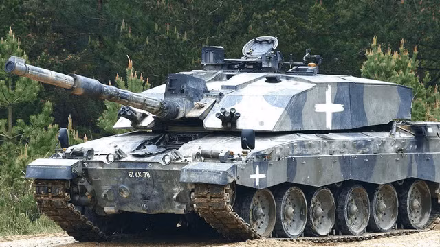 Phía Ukraine cho rằng có 3 nguyên nhân chính dẫn đến tình trạng này, trong đó quan trọng nhất là việc quân đội Nga liên tục nâng cấp các loại vũ khí, trang bị chống tăng. Trong khi đó, xe tăng của phương Tây trên chiến trường Ukraine đều được phát triển trong thế kỷ trước, hoặc 10 năm đầu thế kỷ này và không còn dẫn đầu về công nghệ nữa. 