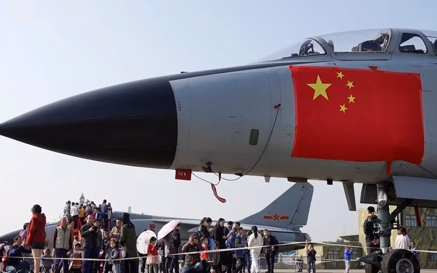 Là một chuyên gia nghiên cứu sâu về quốc phòng Trung Quốc, chuyên gia quân sự Nga Vasily Kashin đã có bài viết cho rằng, Trung Quốc đã đạt được những bước đột phá đáng kể về công nghệ trong nhiều lĩnh vực quân sự; thậm chí nhiều lĩnh vực họ còn đi trước cả thế giới. Tuy nhiên, chuyên gia Kashin cũng cho rằng, tất cả những vũ khí của Trung Quốc đều có một khuyết điểm chung, đó là chưa được thử nghiệm thực tế trên chiến trường.
