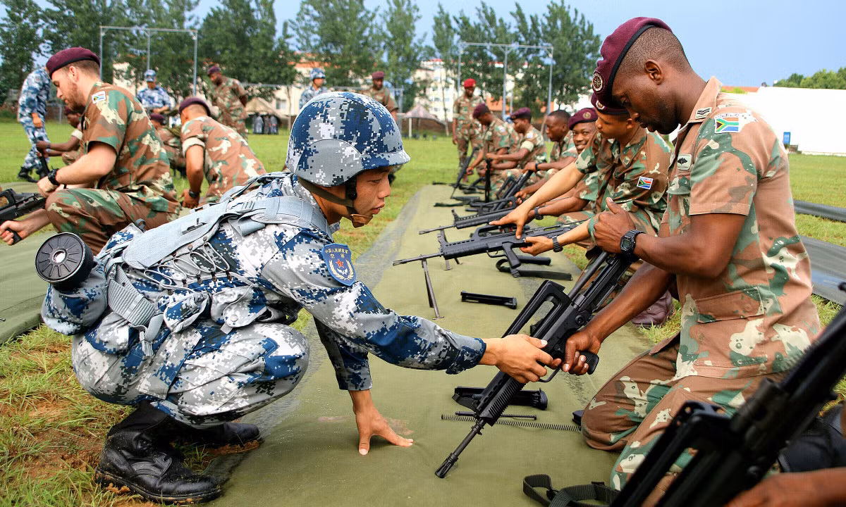 Chiến trường thứ hai mà vũ khí Trung Quốc có thể “thực chiến” là xung đột cục bộ ở Trung Đông và Châu Phi. Trung Đông và Châu Phi luôn là khu vực dễ xảy ra xung đột quốc tế, với nhiều cuộc chiến tranh cục bộ, nội chiến và các hoạt động chống khủng bố diễn ra khắp nơi ở đây.