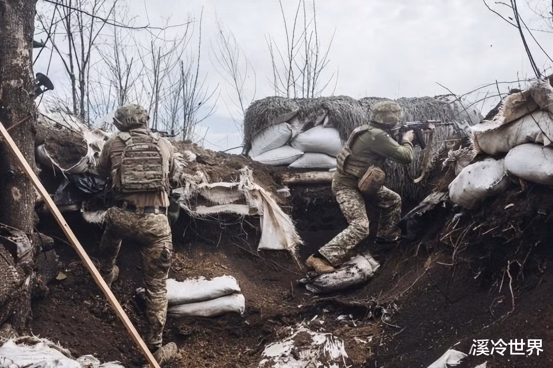 Khi trận Donbass chỉ mới bắt đầu, quân Ukraine đã lâm vào thế bất lợi, e rằng sau này khó mà xoay chuyển được thế trận. Theo thông tin mới nhất, vào chiều 21/4, một cuộc rút quân ồ ạt của Quân đội Ukraine khỏi lãnh thổ Donbass đã được chú ý.