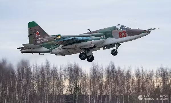 Chiến đấu cơ Su-25 là máy bay phản lực hai động cơ, một chỗ ngồi, có tốc độ cận âm do Liên Xô phát triển và sản xuất, hiện vẫn đang phục vụ ở hàng chục quốc gia, hầu hết các quốc gia này có ngân sách quốc phòng hạn chế hoặc vẫn giữ được khả năng, để những chiếc máy bay này có thể bay được.