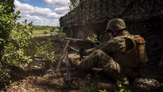 Lý do là khi đó khu vực Kursk do AFU kiểm soát, không còn đủ chỗ cho hàng chục ngàn quân Ukraine tập trung chiến đấu trong một khu vực nhỏ như vậy. Chưa kể đến số lượng lớn vũ khí và quân số tập trung, sẽ trở thành mục tiêu cho không quân và pháo binh của quân đội Nga (RFAF) bắn phá.