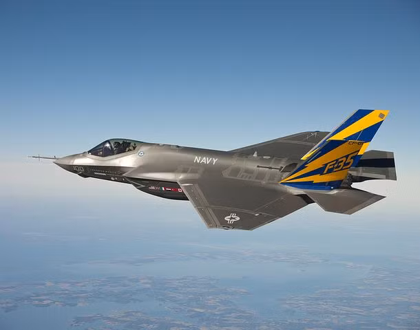 Không quân Mỹ hiện có tổng cộng 280 máy bay chiến đấu F-35A trong biên chế và đang có kế hoạch mua thêm 1.763 chiếc F-35A trong những năm tới. Bên cạnh đó, Thủy quân lục chiến Mỹ có kế hoạch mua tổng cộng 353 chiếc F-35B và Hải quân Mỹ mua khoảng 273 chiếc F-35C.