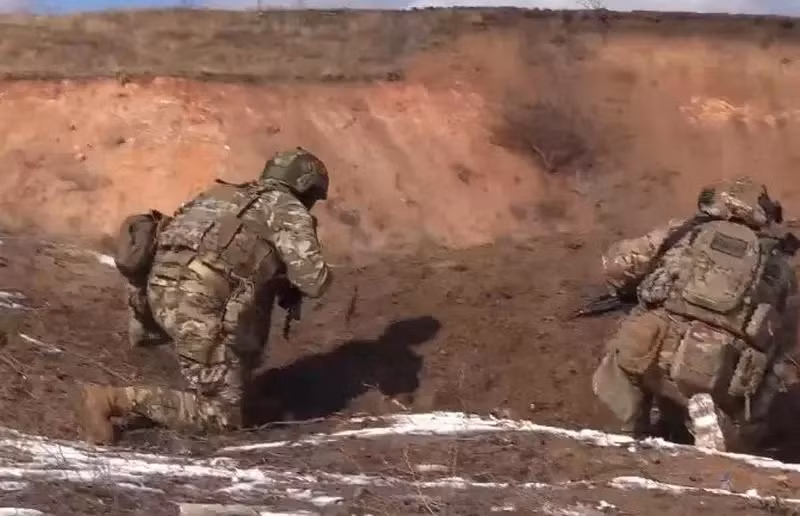 Báo cáo của RFAF nêu rõ rằng, quân Ukraine xâm nhập vào làng Demidovka trên biên giới Belgorod đã bị RFAF tiêu diệt. Về cơ bản, lực lượng biệt kích Ukraine được chia thành các nhóm gồm 1-2 người, tất cả đều ẩn náu trong tầng hầm ở ngoại ô phía tây của ngôi làng, nhưng cuối cùng đã bị loại khỏi vòng chiến đấu.