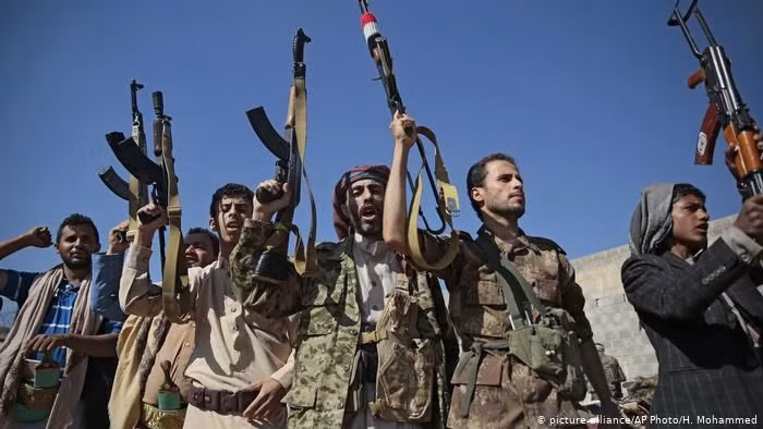 Một số người Yemen cho biết họ đã bị "lừa" trong quá trình tuyển dụng. Họ hy vọng đến Nga lao động với mức lương cao, nhưng cuối cùng lại bị đưa ra chiến trường. Abdullah, một người Yemen phục vụ trong Lực lượng Vũ trang Nga, cho biết ban đầu họ được hứa hẹn đưa tới Nga để lắp ráp UAV, nhưng cuối cùng lại bị đưa ra chiến trường.