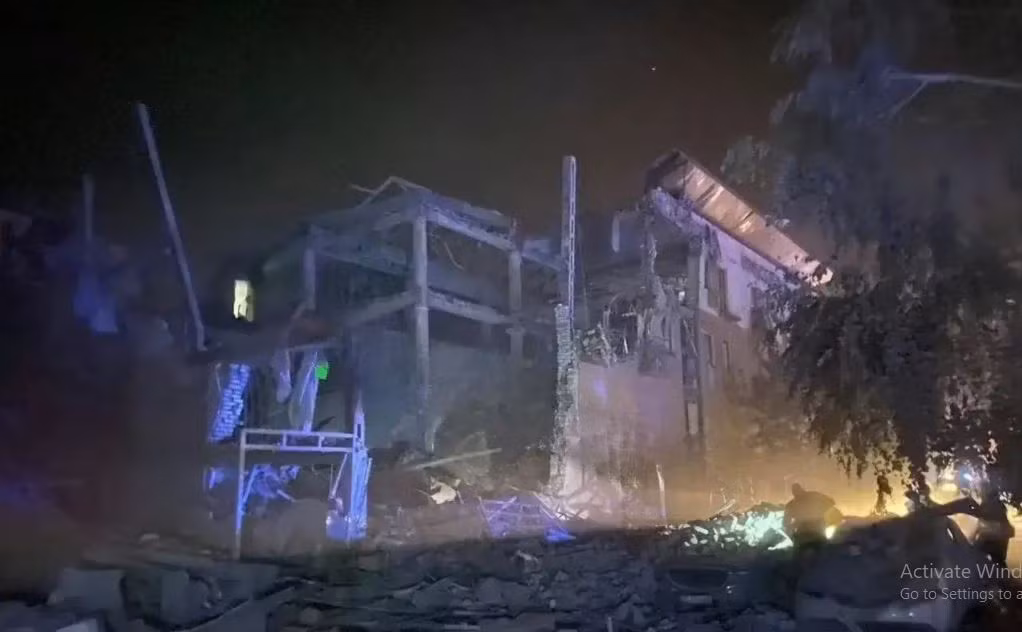 Việc phát sóng trực tiếp của “phóng viên chiến trường” bất đắc dĩ trên cũng đã bộc lộ những vấn đề mới. Đối với hoạt động quân sự, bí mật là rất quan trọng; việc phát sóng trực tiếp cuộc tấn công này chắc chắn đã khiến Ukraine mất đi “bí mật” ở một mức độ nhất định. Do vậy Ukraine phải có cơ chế quản lý thông tin chặt chẽ hơn nữa.